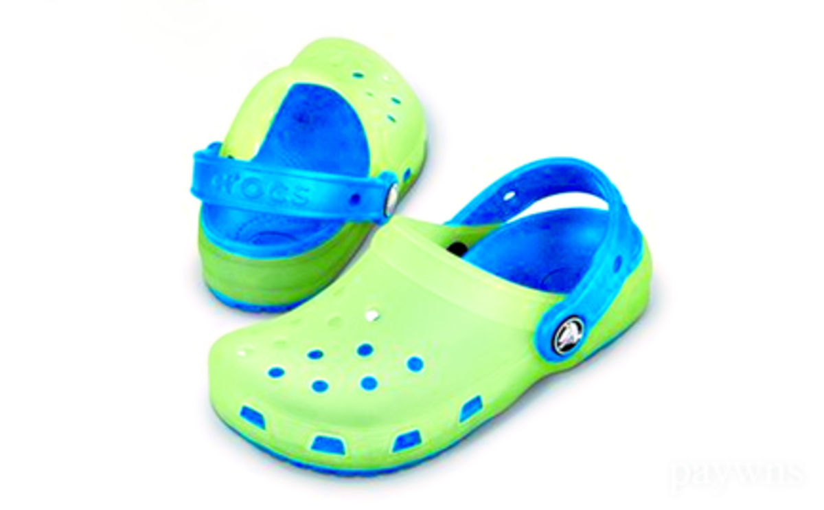 El material Croslite, diseñado para la comodidad y durabilidad, cambia de color en contacto con la luz del sol, casi instantáneamente. Por eso debes elegir la combinación que más te guste, para que tus zapatos sean de dos colores.( características)