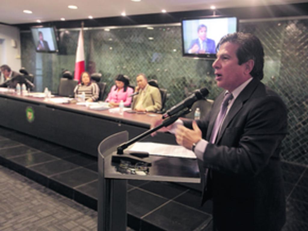 Por espacio de cinco horas, diputados de oposición, en diferentes intervenciones, sustentaron sus razones por las cuales no comparten estas últimas reformas electorales.(Carlos Lemos)