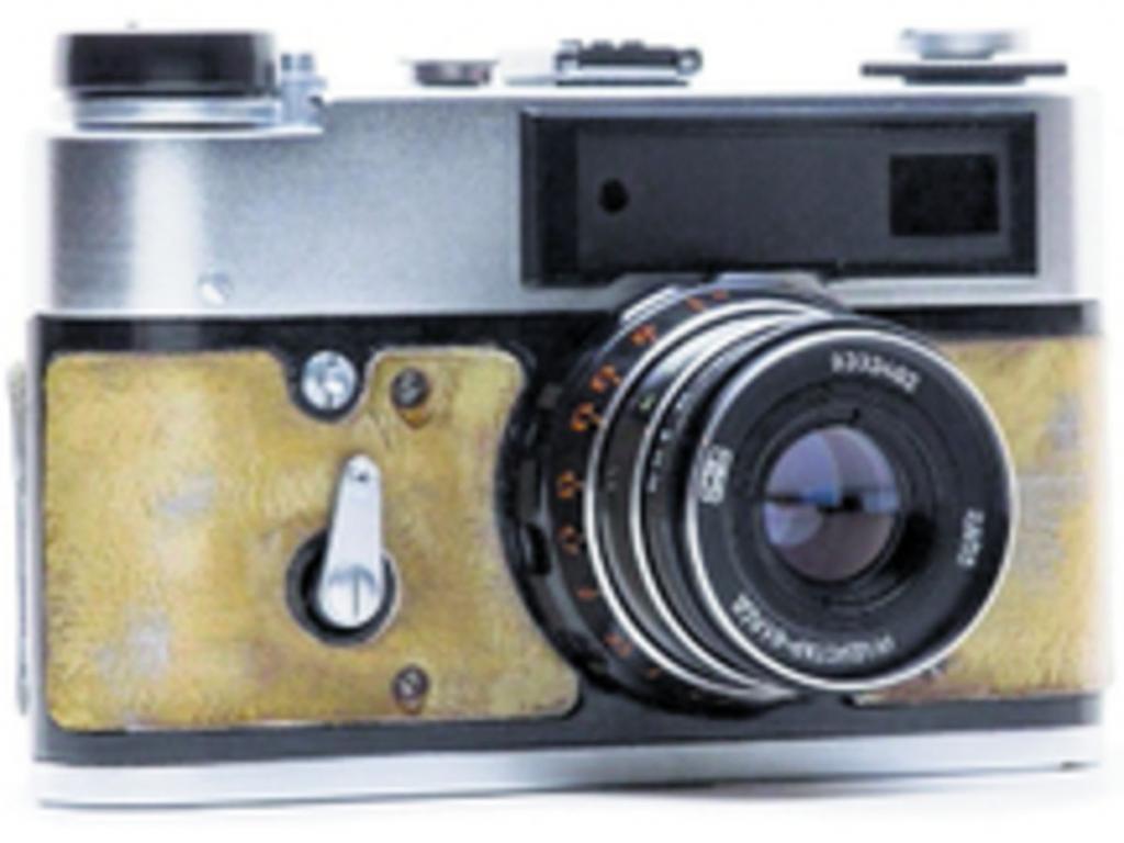 La cámara es totalmente funcional. Se trata de una FED de 35 mm. La función del tanque es básicamente la de pedestal o soporte decorativo para nuestra cámara, lo cual le da un toque muy original. Puede desmontarse cuando lo desees.