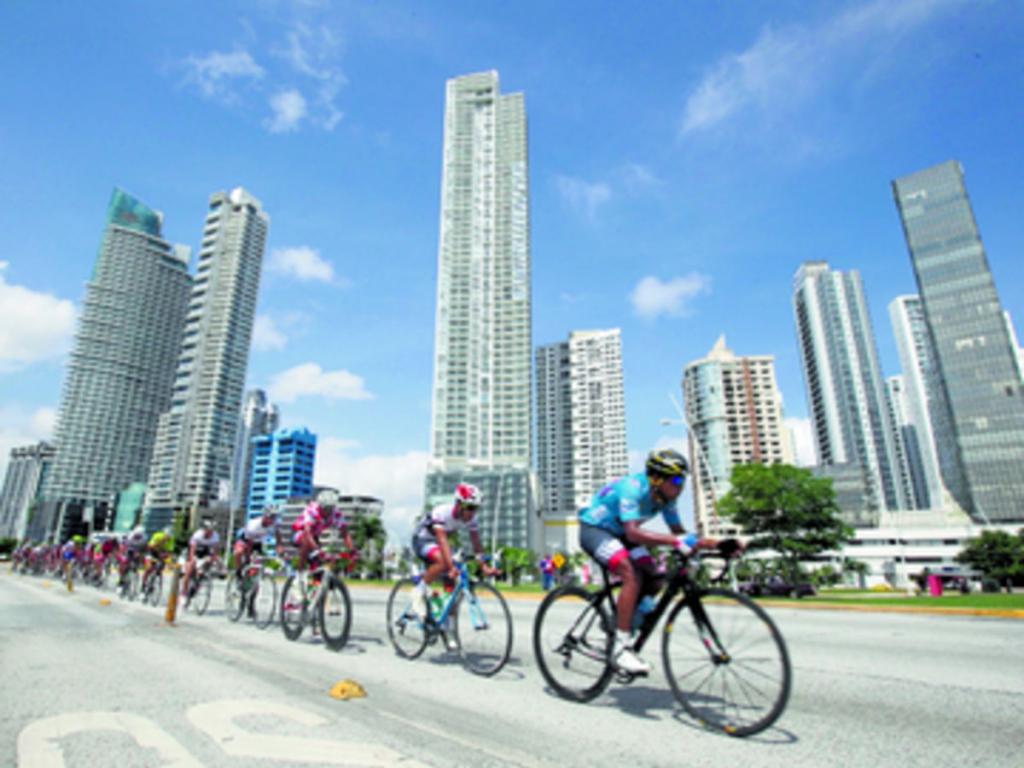 4. Las imponentes edificaciones atestiguaron la última etapa del certamen.