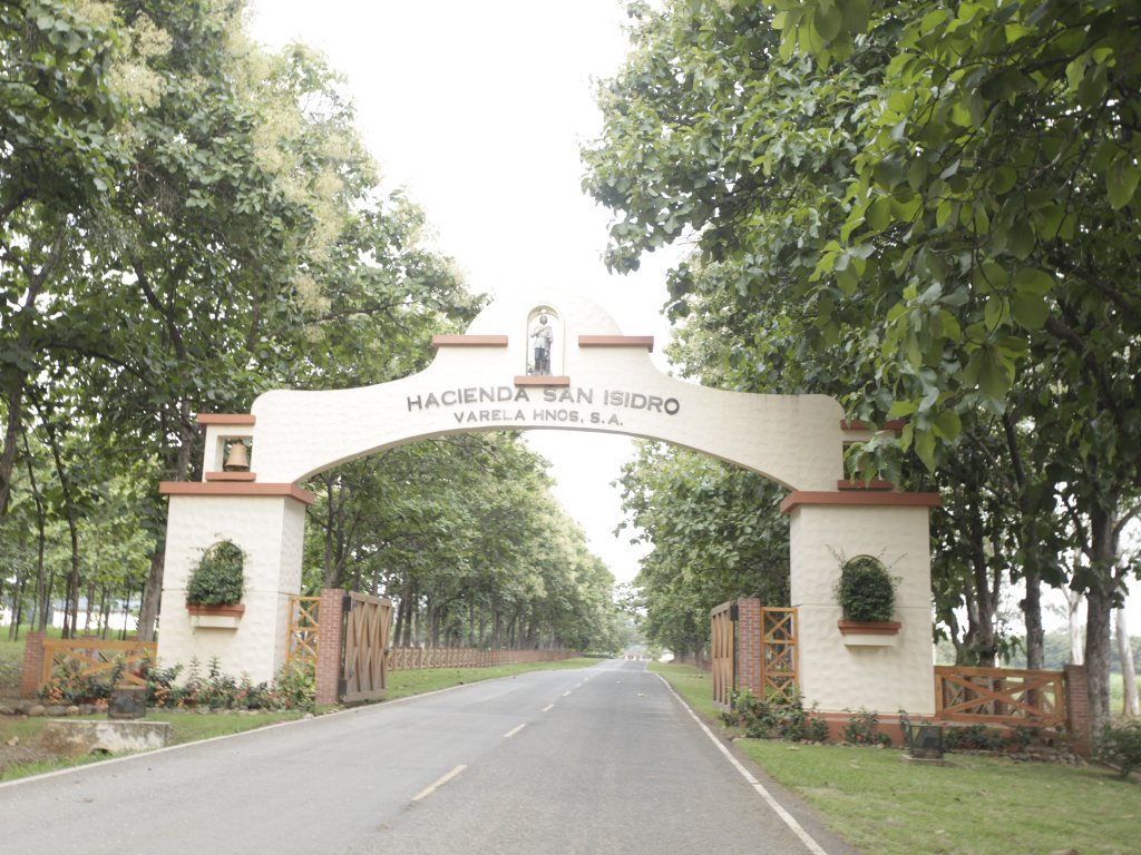 La Hacienda San Isidro, propiedad del candidato presidencial Juan Carlos
Vareala se dedica a la comercialización del licor en Pesé. Su valor
castatral no responde a los valores comerciales actualizados.(Archivo )