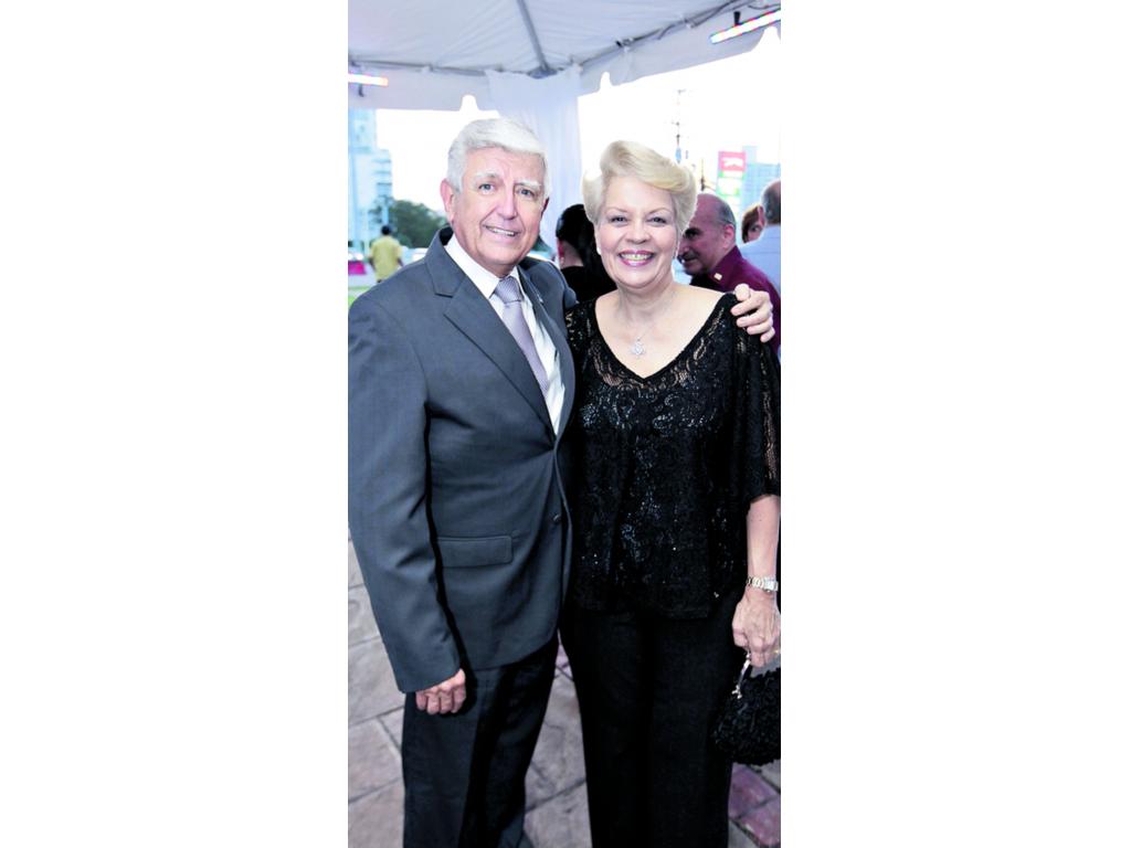 14. Ricardo Velásquez y Marilú de Velásquez.