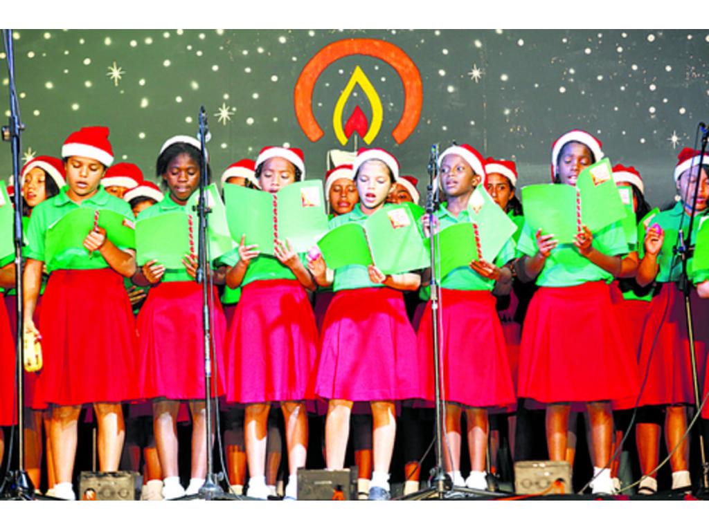 Los niños y niñas disfrutaron al cantar diversos villancicos.