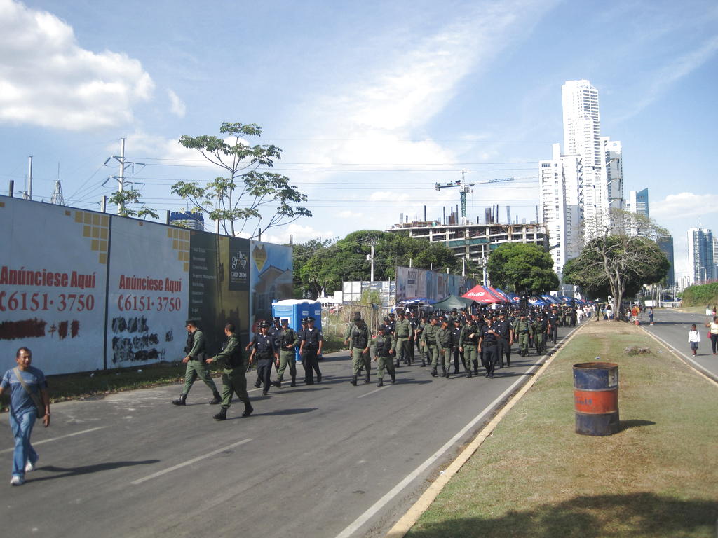 Más de mil unidades de la Policía Nacional garantizan la seguridad en Carnavales de la Cinta Costera. Foto/Luis René Ábrego.<br>