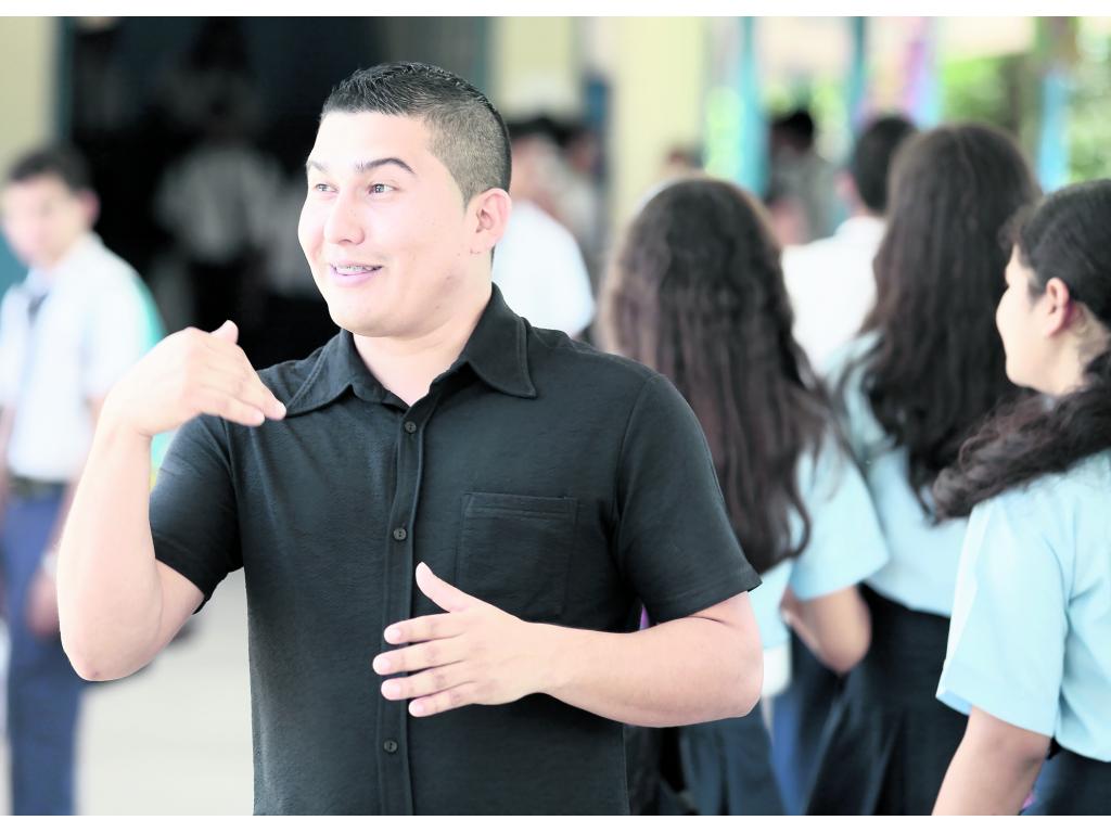 Opinión. Muchos docentes dicen que el sistema no sirve, entonces yo les digo que si el sistema no sirve, tampoco servimos nosotros porque somos parte de él y no es así.(Carlos Castro)