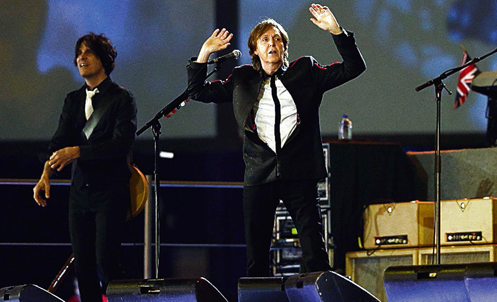 Presentación. Sir Paul McCartney interpretó el tema Hey Jude. ()