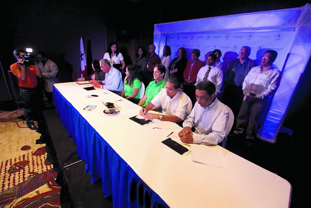 Firma. Directores de las 14 unidades ejecutoras.()