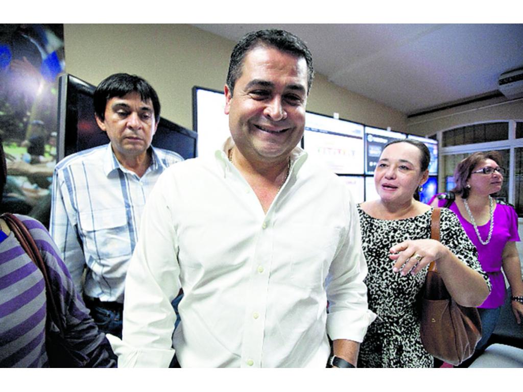 Candidato oficialista Orlando Hernández(EFE)