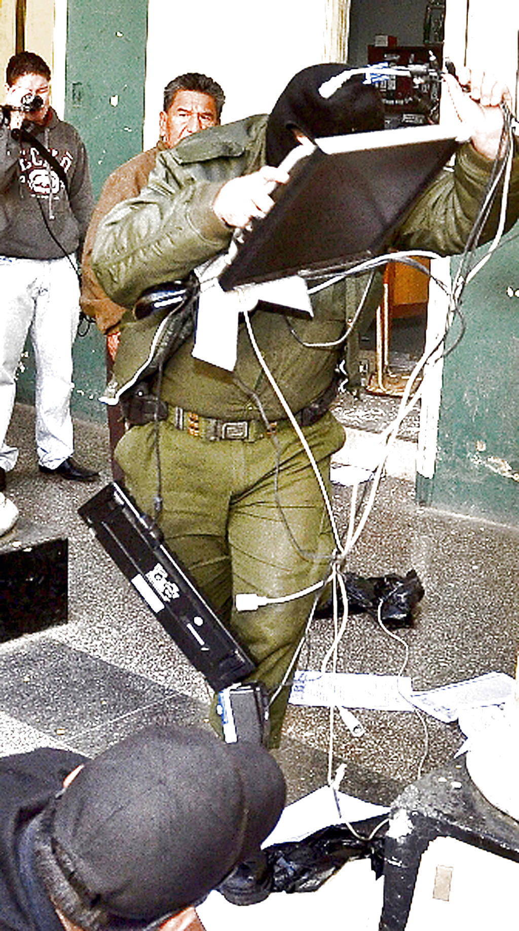 Destruyen mobiliario.(EFE)