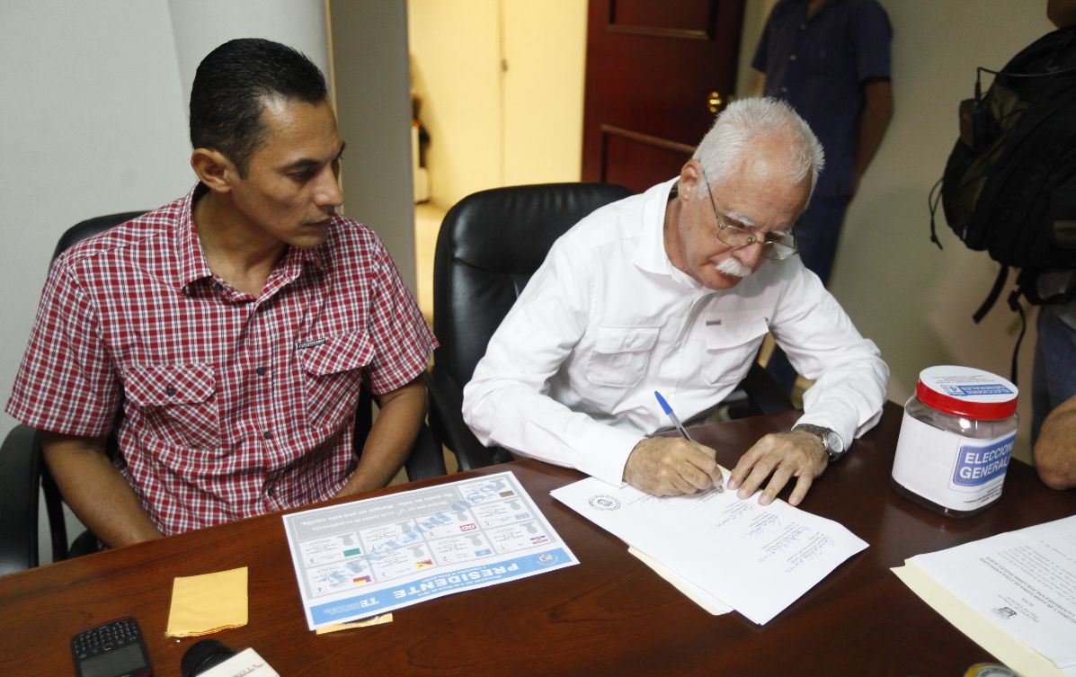 El secretario general de la Asociación Auténtica de Trabajadores, Alberto Reyes, acompañará al candidato Juan Jované. Foto/Edwin González<br>