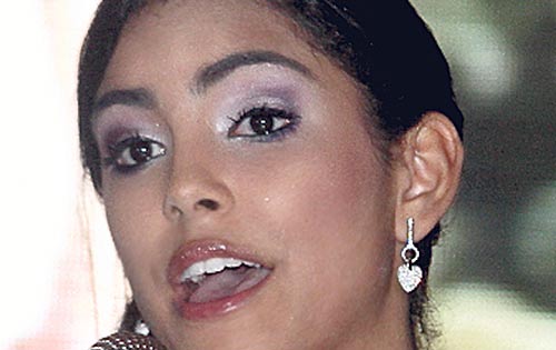 <p>La actriz estará cantando en la final del certamen Miss California el próximo agosto. Elizabeth Grimaldo y la Miss Universo 2002, la panameña Justine Pasek, fueron las únicas invitadas istmeñas al evento. </p>