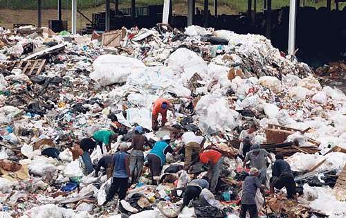 <p>Toneladas. Los materiales son seleccionados.</p>