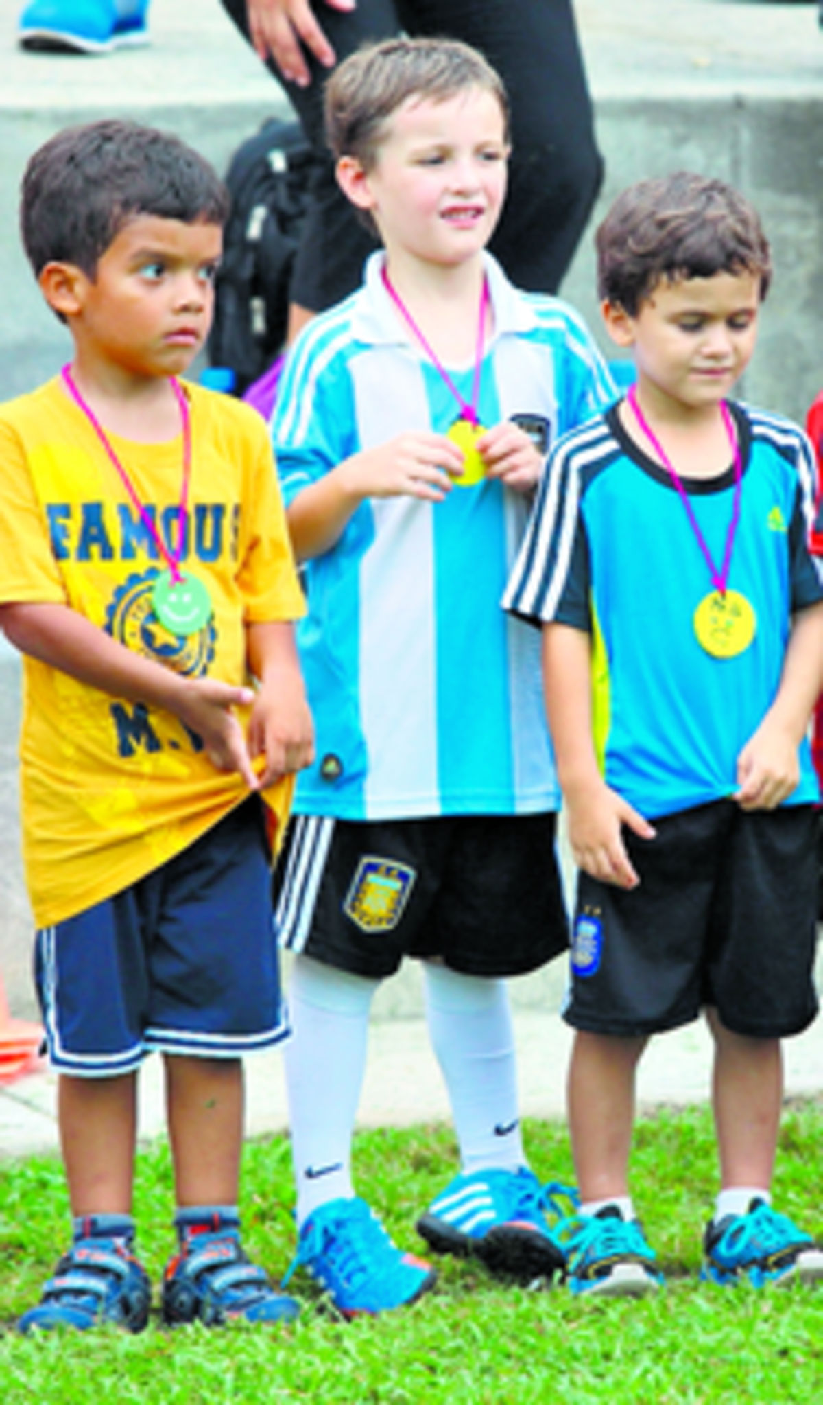 Los chicos esperando su turno para participar.(Anayansi Gamez)