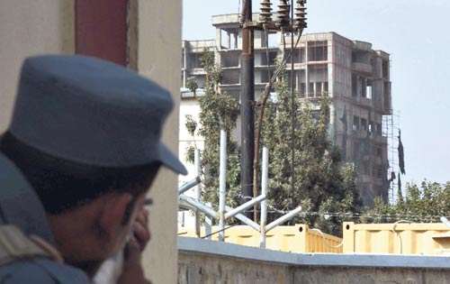 <p>Fuerzas. Redoblan seguridad en edificio de la OTAN.</p>