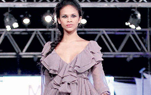 <p>Nuetral. Teresa Valencia.</p>