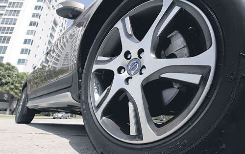 <p>Motor: 2.0 litros </p>