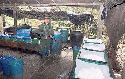 <p>Combate. Laboratorio de drogas entre Colombia y Venezuela</p>