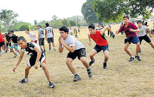 <p>Técnica. Los Kiwanis Kolts durante su práctica.</p>
