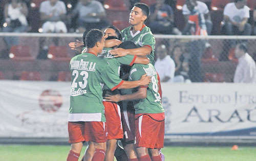 <p>Euforia. Jugadores chiricanos, contentos con el liderato.</p>