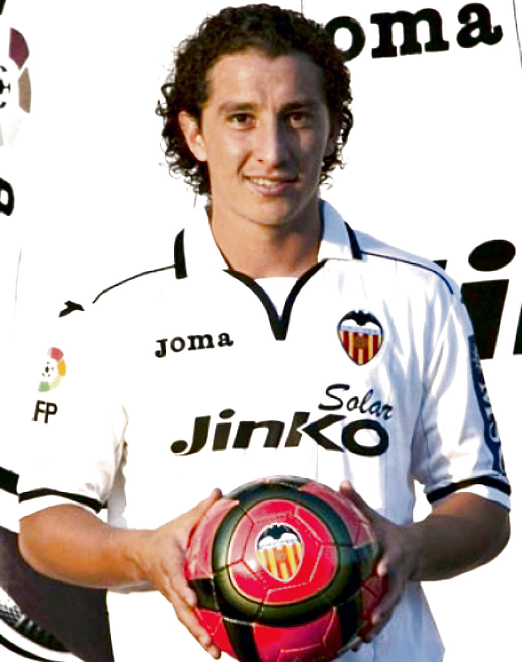 Refuerzo. Andrés Guardado, la contratación más mediática que realizó el Valencia para esta campaña.(Archivo)