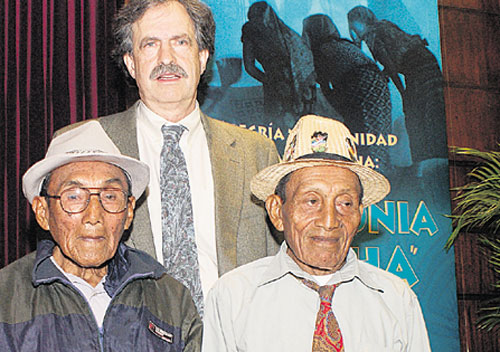<p>Admiración. El artista aclara su respeto por los kunas.</p>