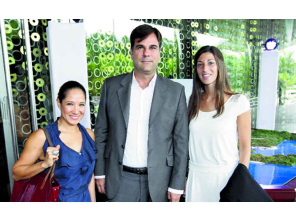 5. Lydia López, Maxime Navarre y Camila Prignon.