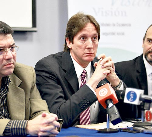 <p></p><p>Directivos. Marlon de Sousa, Guillermo Sáez Llorens y Javier Díaz.</p>