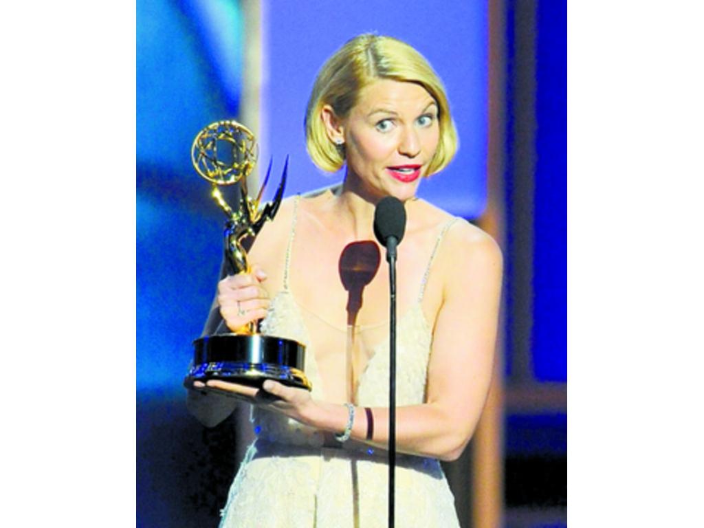 Repitió su éxito del año 2012 como mejor actriz de drama por la serie Homeland. También, Julia Louis-Dreyfus se alzó con el Emmy equivalente en comedia por Veep.
