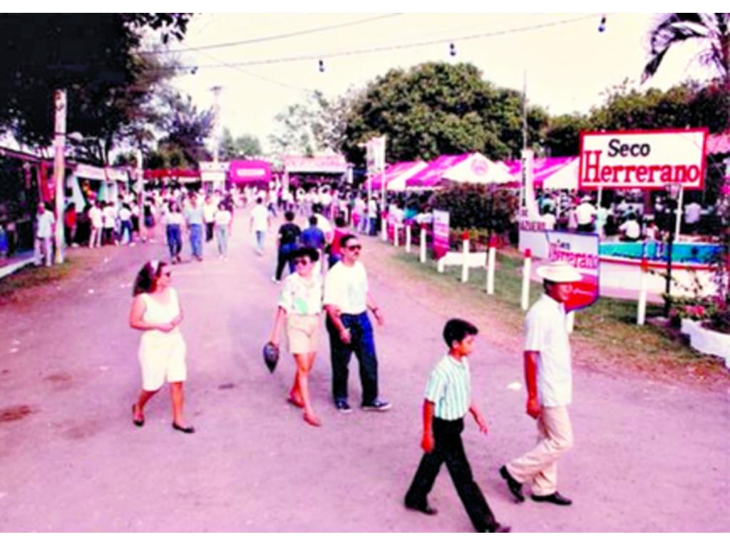 Generación tras generación de azuerenses han disfrutado la feria.(Thays Domínguez)