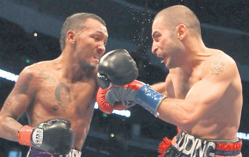 <p>Paliza. Chemito (izq.) viene de derrotar a Darchinyan. </p>