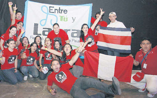 <p>Euforia. El Fans Club acompañó a la cantante italiana.</p>
