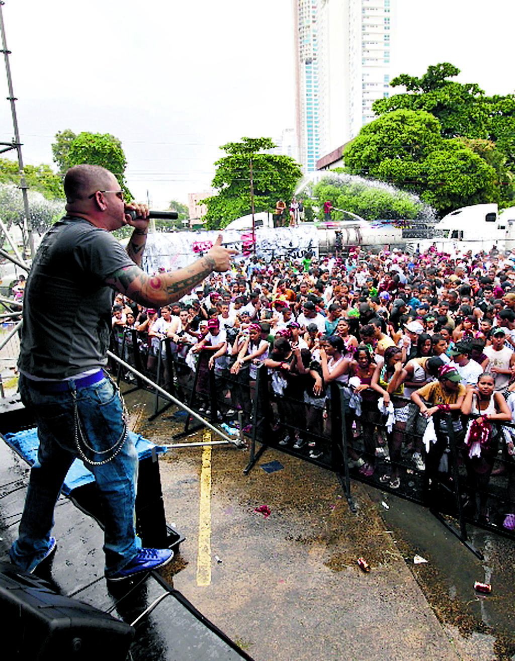 Artistas. Animan la actividad.()