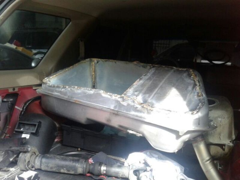 Se incautó material presuntamente utilizado para la confección de los doble fondos. Foto/Cortesía<br><br>