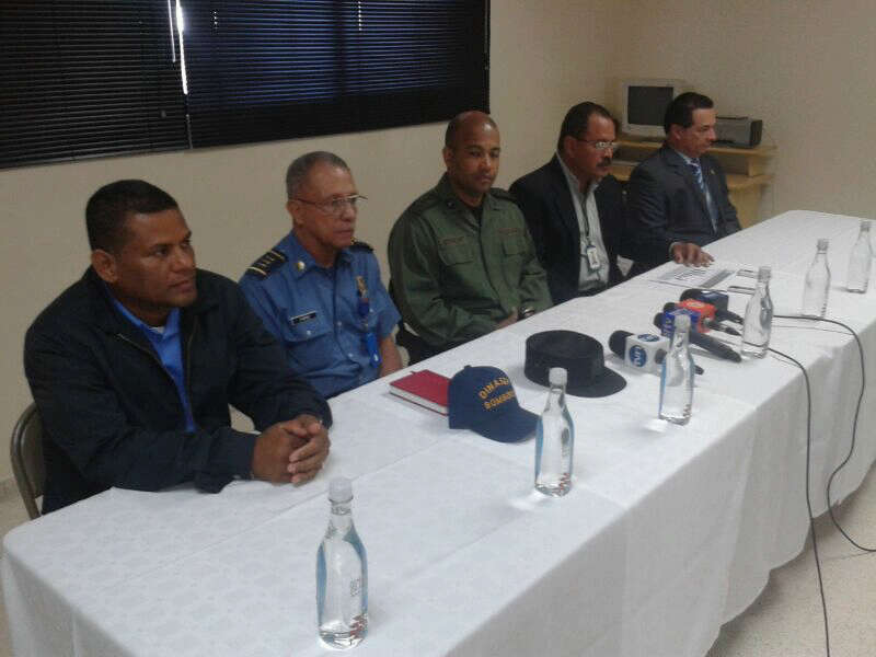 Las autoridades anunciaron la medida en conferencia de presna. Foto/Carlos Lemos<br>