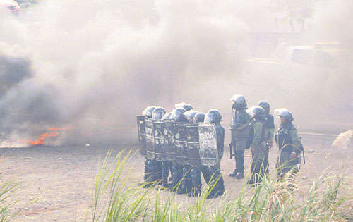 <p>Disturbios. Obreros salieron en Coco Solo, Colón.</p>