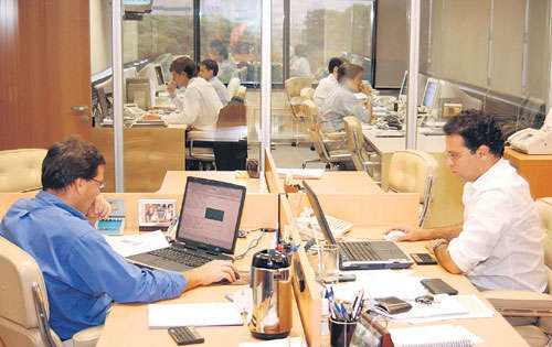 <p>Economía. El crecimiento económico de los últimos años atrae a personas de diversas nacionalidades por alcanzar oportunidades para su desarrollo personal.</p>