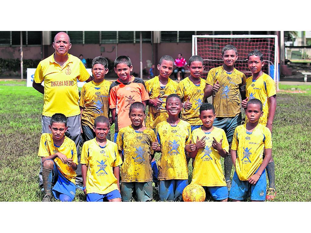 Equipo de la escuela Justo Arosemena de Santa Ana, que fue campeón de los Juegos Codicader realizado en el Salvador, estará disputando el campeonato Samsung.()