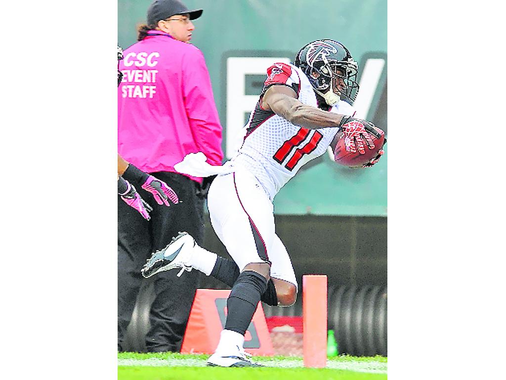 Julio Jones se desmarca.(AP)