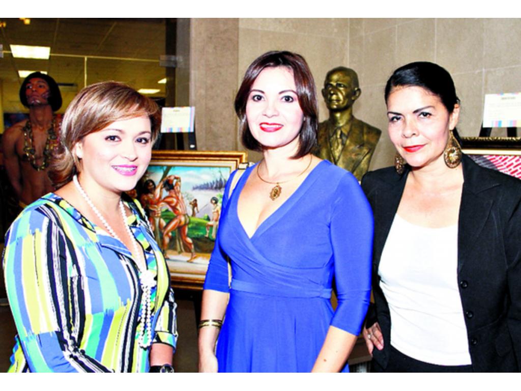 2. María M. Solís, Magali Ureña y Eldesia de García.