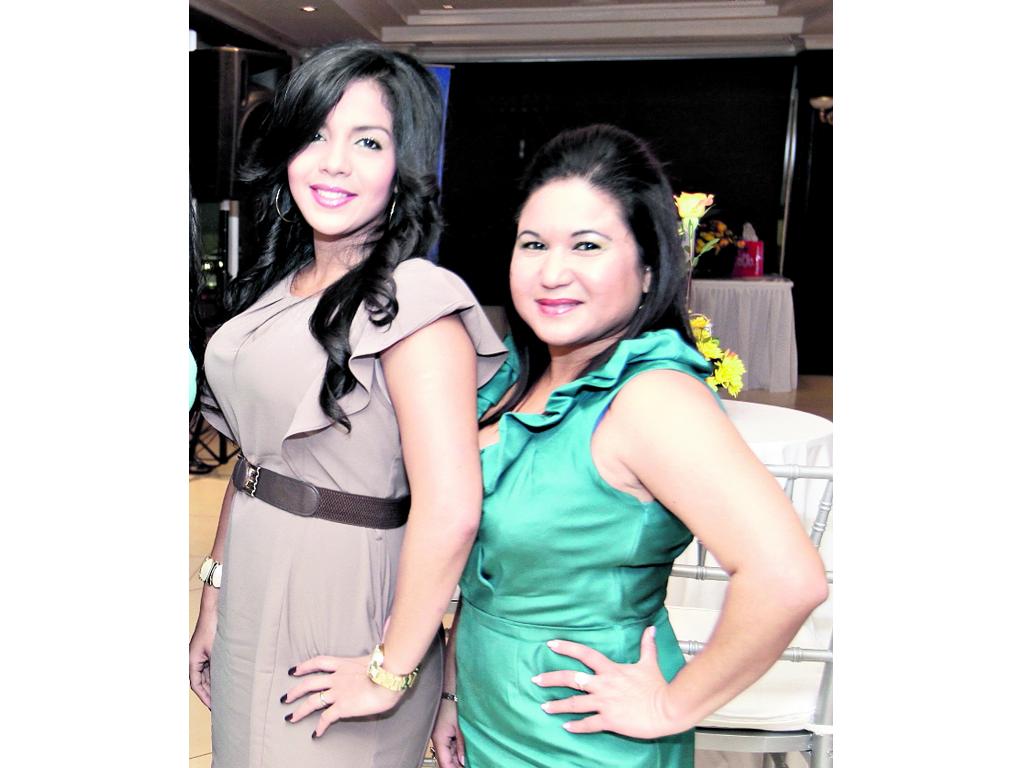 10. Angélica Torres y Maite González. ()