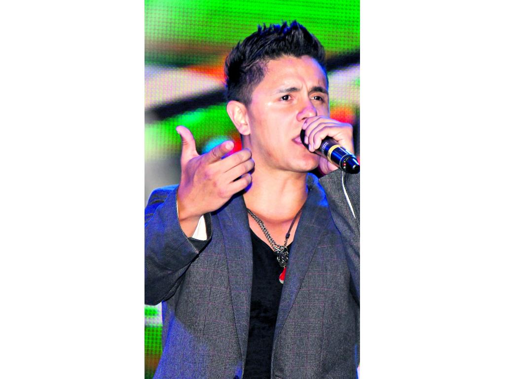 Joey Montana enamoró a los presentes con su música.()