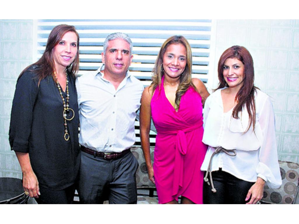 5. Ana de Garuz, Luis Garuz, Haydee de Arosemena y Maeva Villalaz.