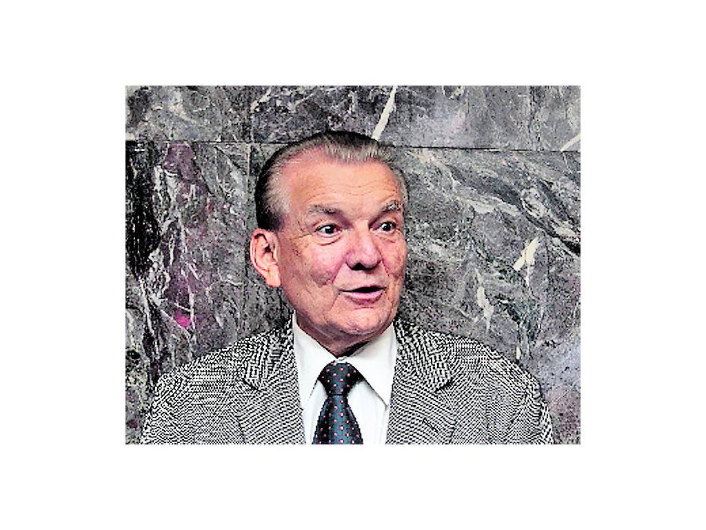 el diputado Hernán Delgado admite que fue quien introdujo el artículo que inhabilita para ejercer algún cargo público a quien sea condenado por ciertos delitos.()