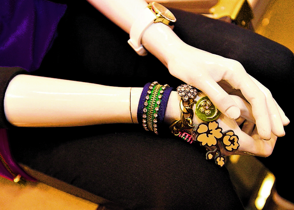 Tendencia. Accesorios grandes y de pedrería a la orden.()