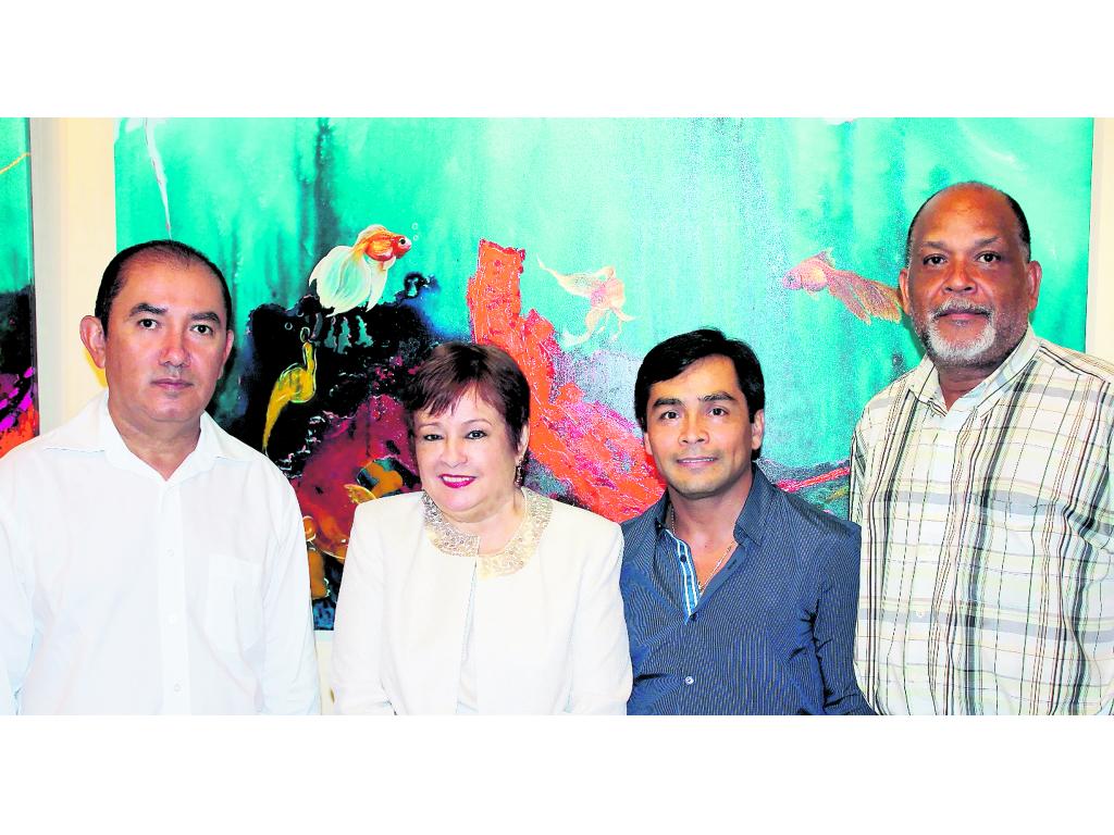 Silfrido Ibarra, Mery Palma, directora de la galería, Leys Magallón y Luis A. Olaciregui.(Cortesía/ Abel Rodíriguez)