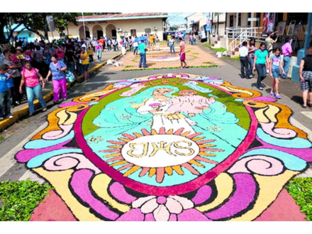 La alfombra de flores del Inac fue una de las más admiradas.(Zenaida Vásquez)