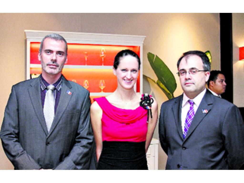 5. Gilberto Boutin, Maribel de Boutin, Jorge Arosemena y José Ayú Prado.