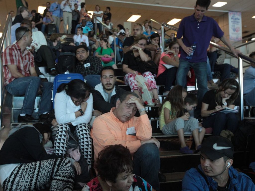 Caos en el Aeropuerto de Tocumen por cancelación de vuelos de COPA. Foto/Erick Barrios<br>