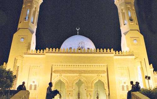 <p></p><p> Infraestructuras. Sus mezquitas y museos son los sitios más visitados por su particular figura, toda una obra de arte. </p>