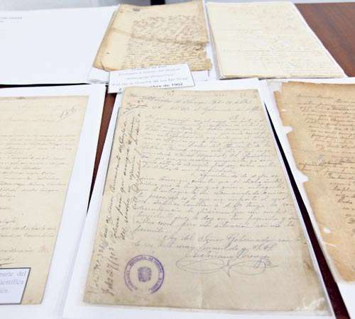 <p>Victoriano Lorenzo. Abajo, dos cartas: en una pide su revólver y en la otra dice que mató a Pedro de Hoyos.</p>